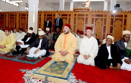 King Mohammed prays in a mosque in Zanzibar